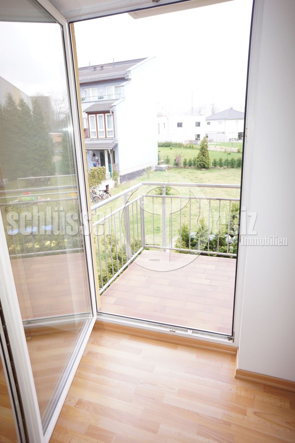 zum Balkon (Beispiel 2. OG)