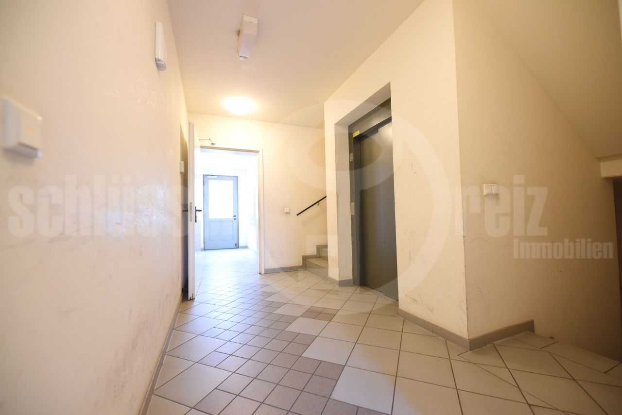 Treppenhaus mit Lift Treppenhaus mit Lift