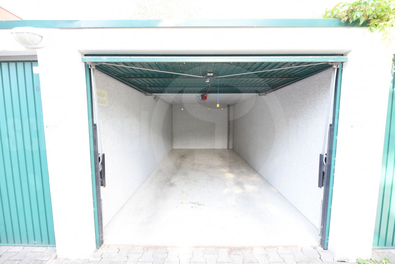 Garage (Maße: 5,70 x 2,85) Garage (Maße: 5,70 x 2,85)