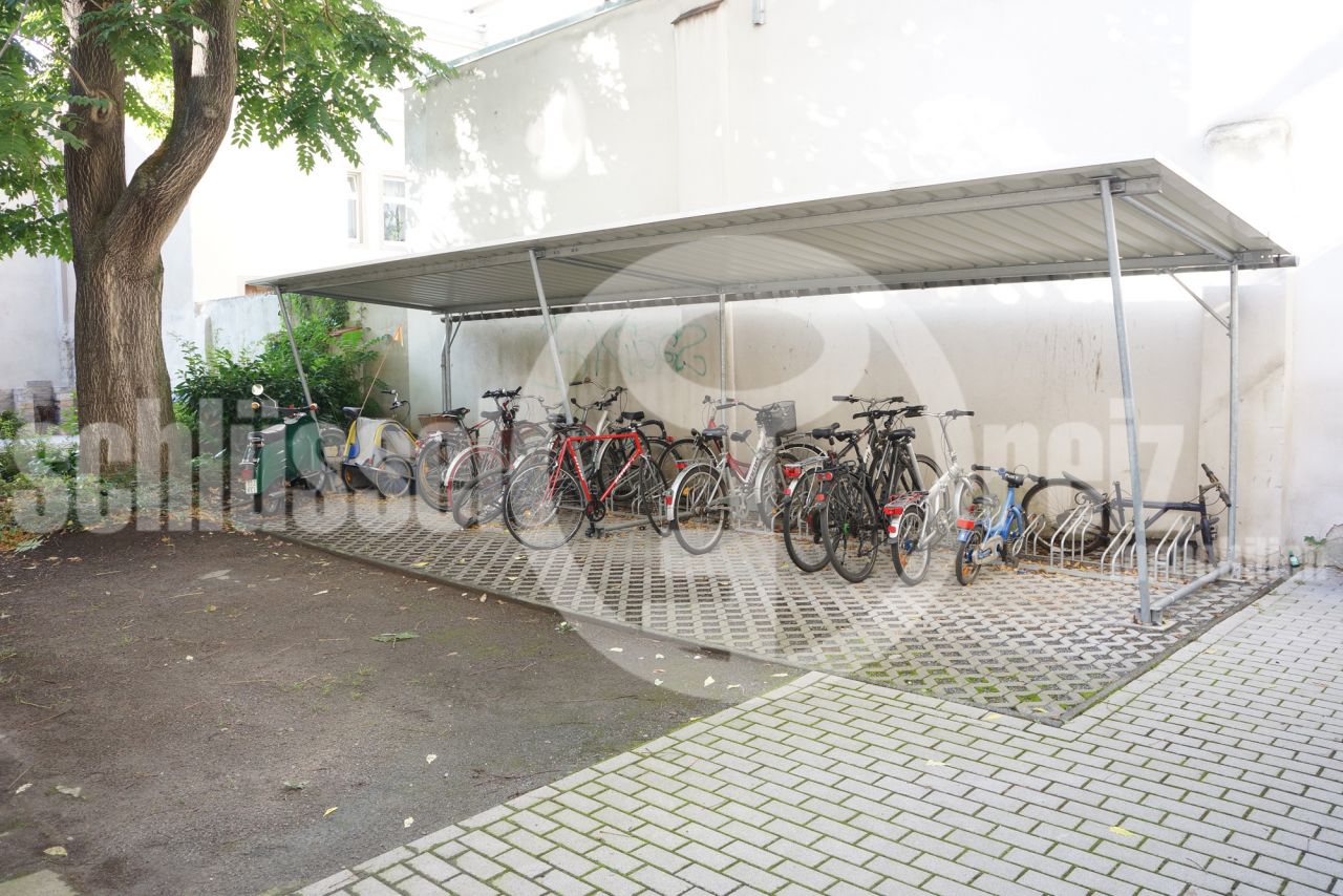 Platz für Fahrräder im Hof