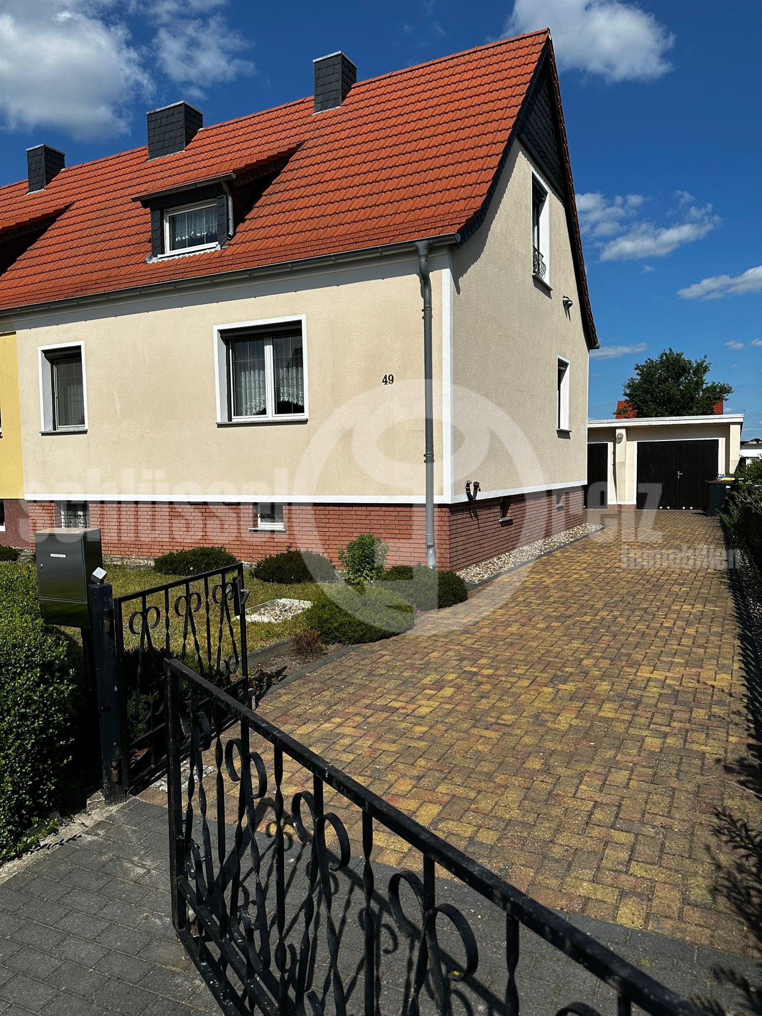 Objektansicht / Zufahrt Grundstück