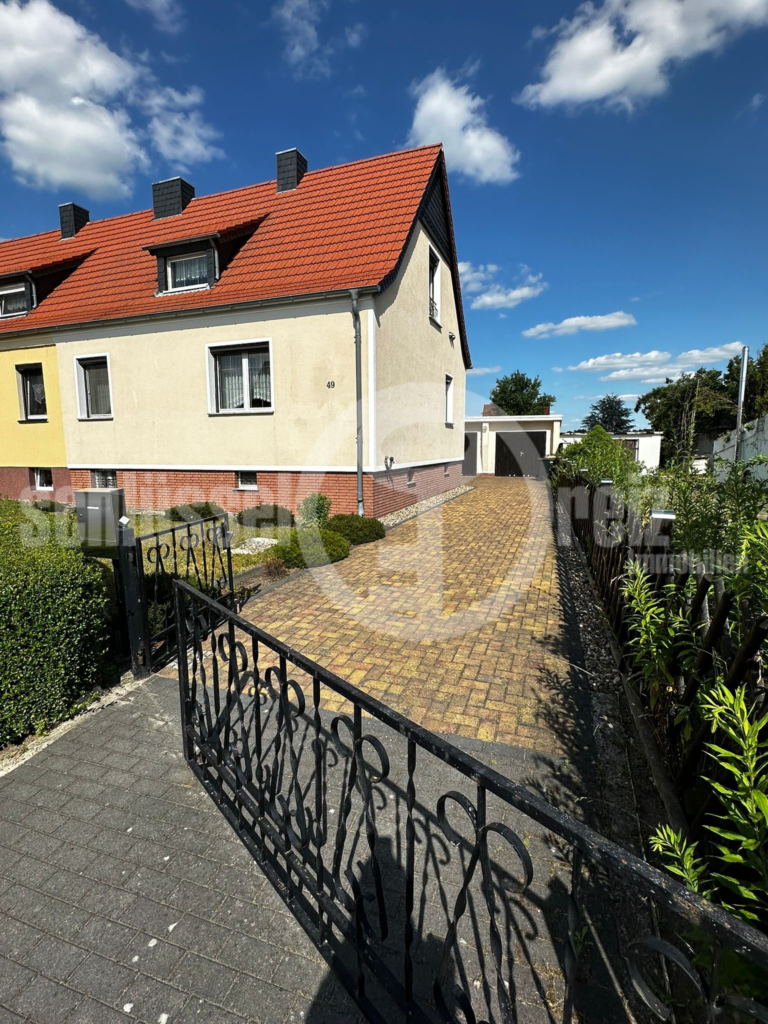 Objektansicht / Zufahrt Grundstück
