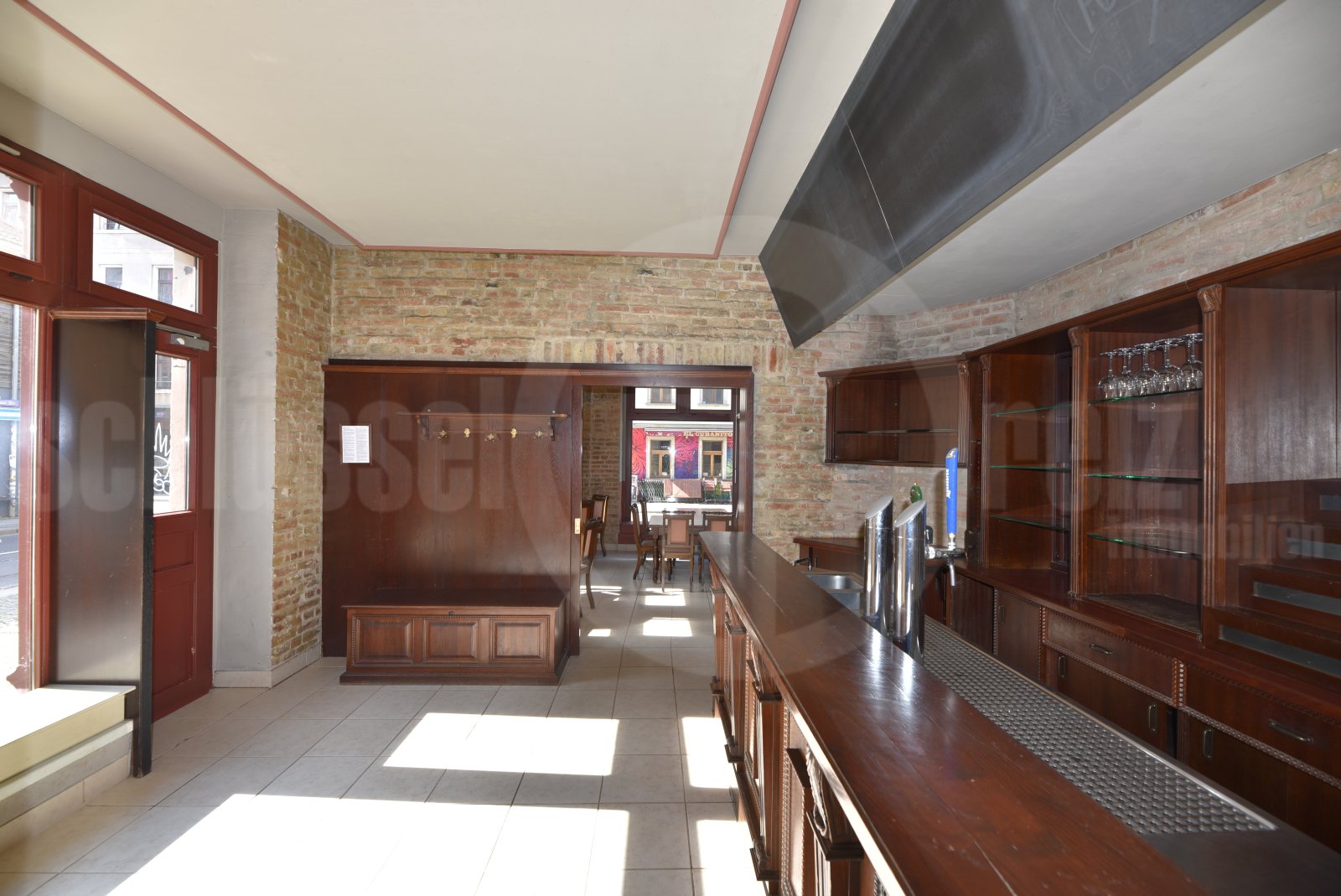 Eingang / Bar