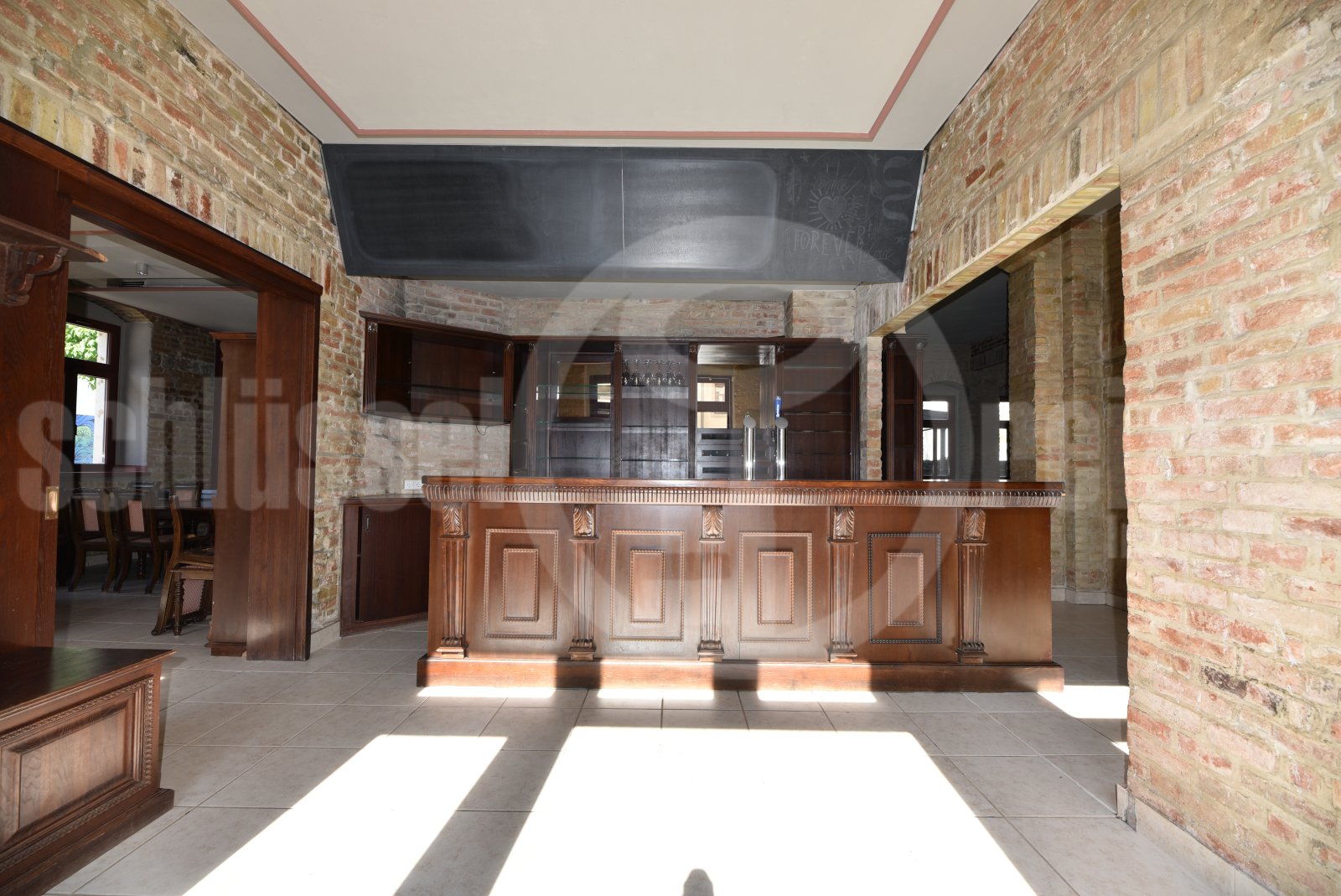 Eingang / Bar