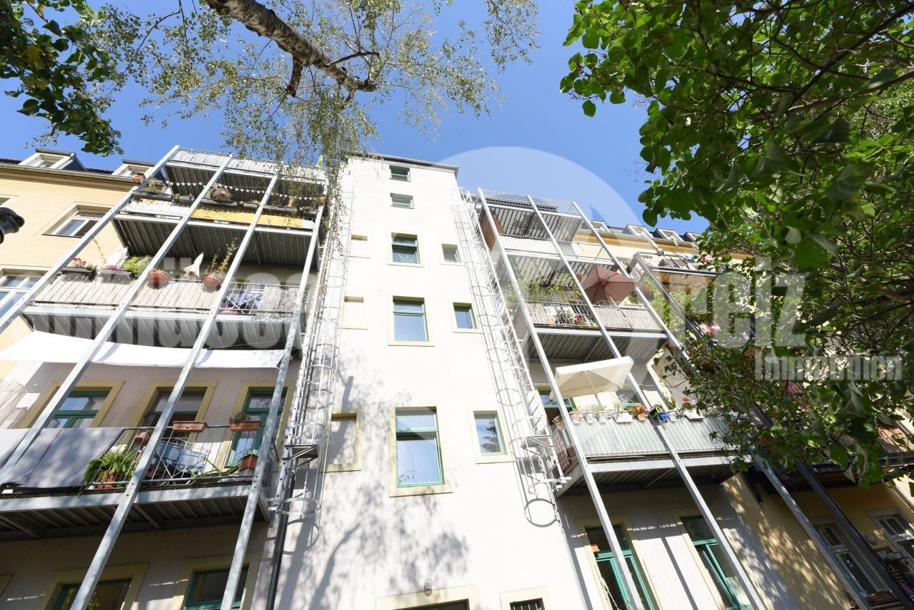 Dresden: *3-Raum-Altbauwohnung mit großem Süd-Balkon - TOP-Lage nahe Regierungsviertel l 5 min. zur Elbe l Lift!* 
