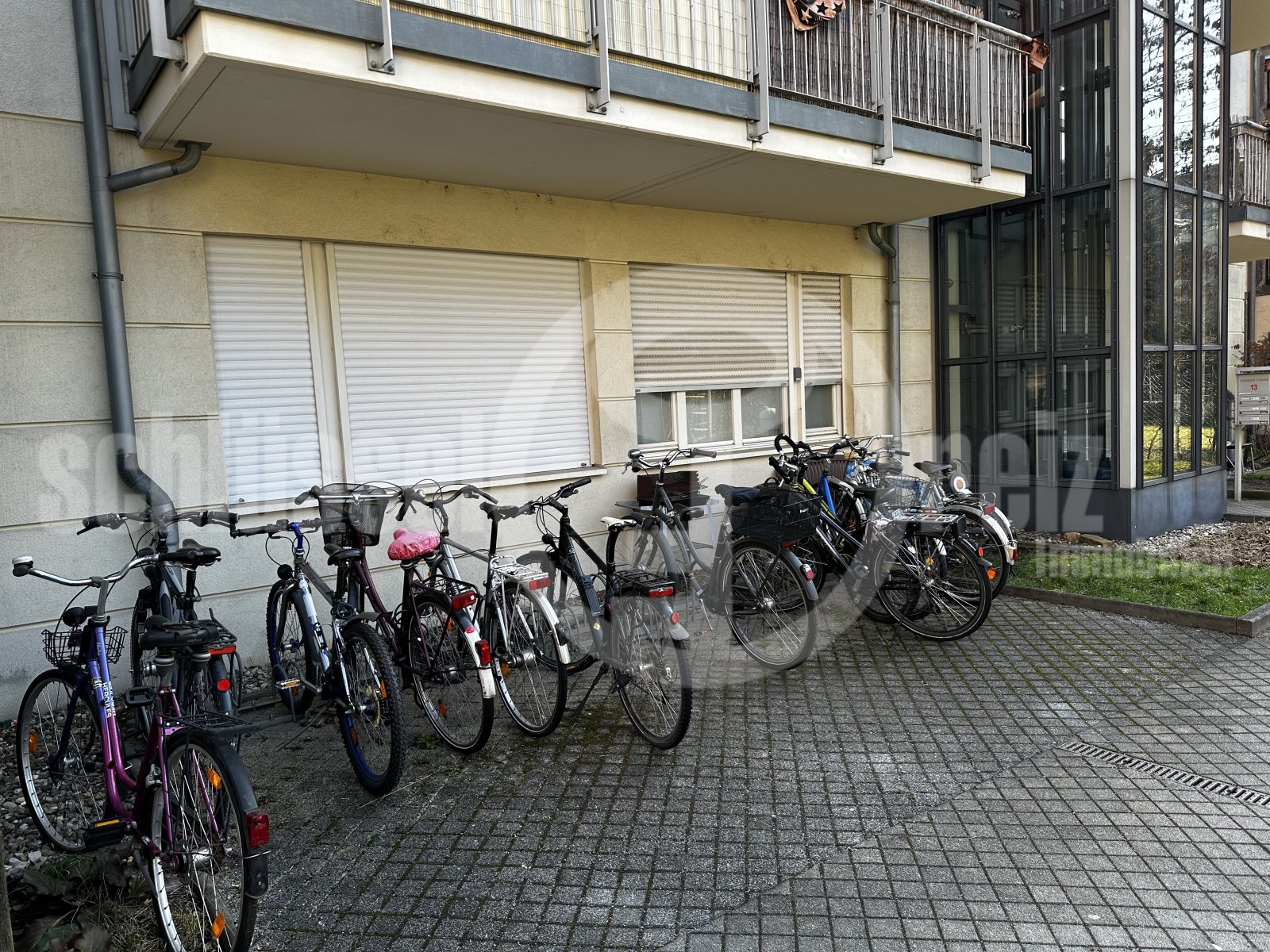 Abstellmöglichkeiten Fahrräder Hofseite