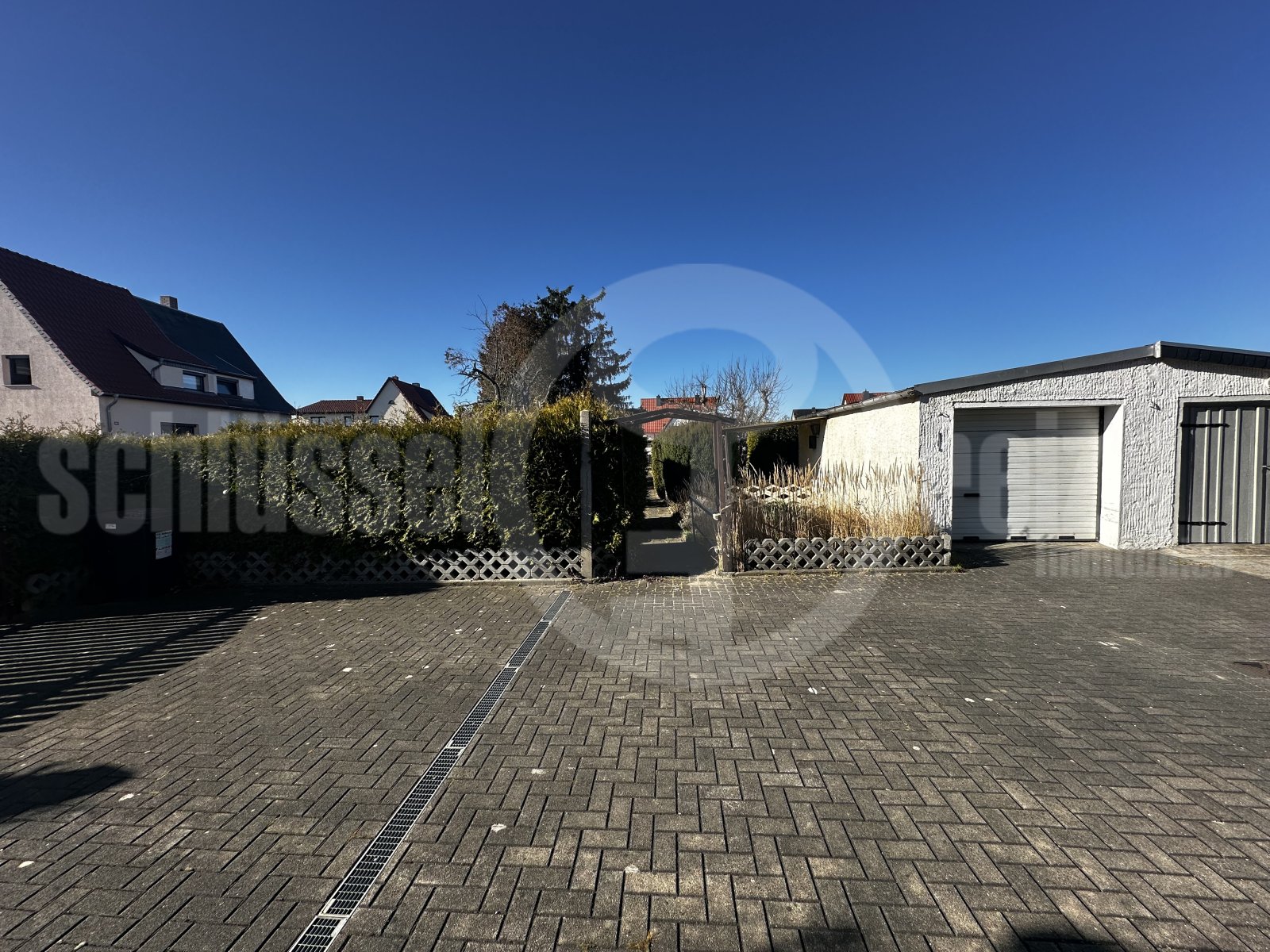 Zufahrt / Hof / Garage