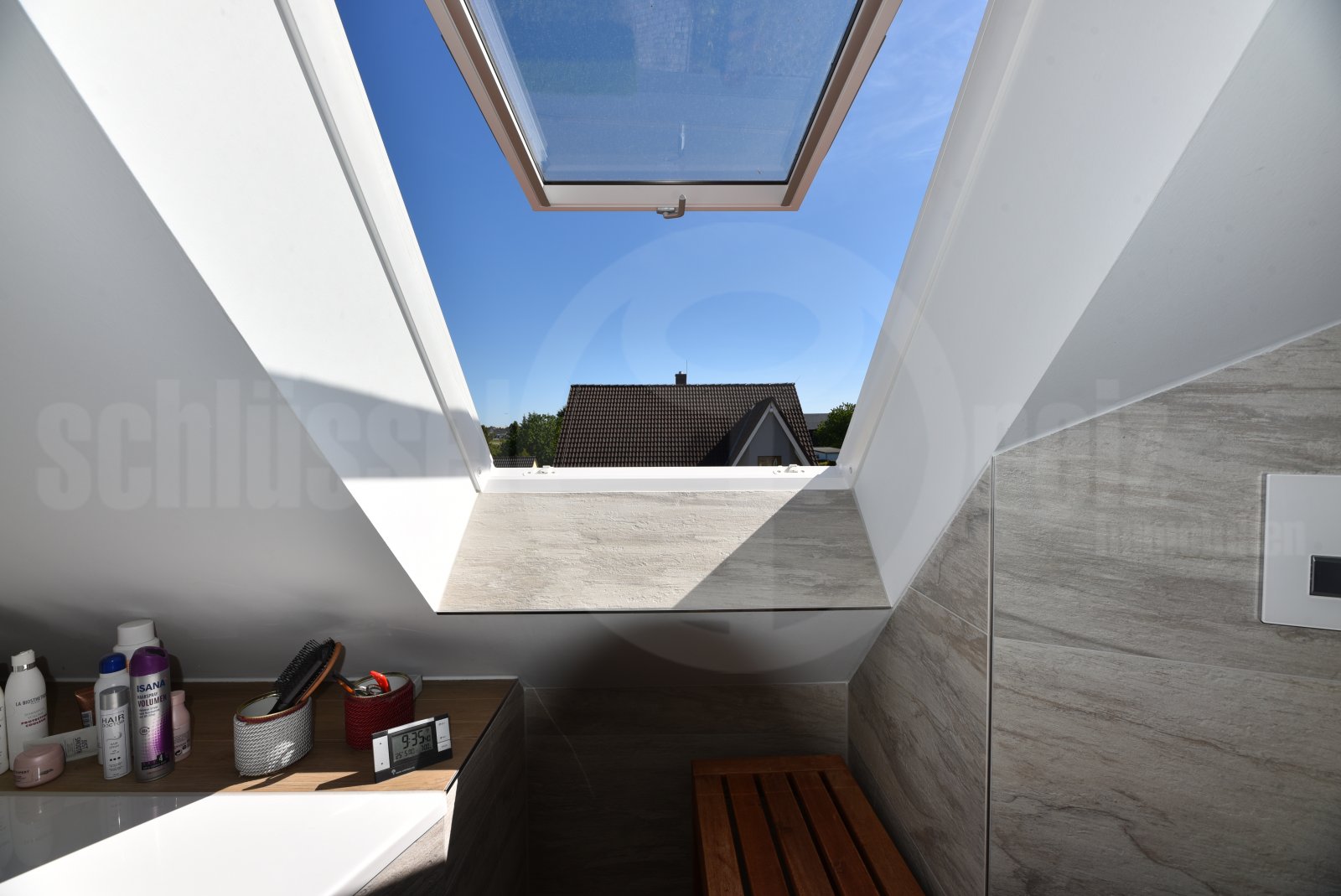 Lichtwelten unterm Dach: Skylight-Bad mit Panoramablick OG Lichtwelten unterm Dach: Skylight-Bad mit Panoramablick OG