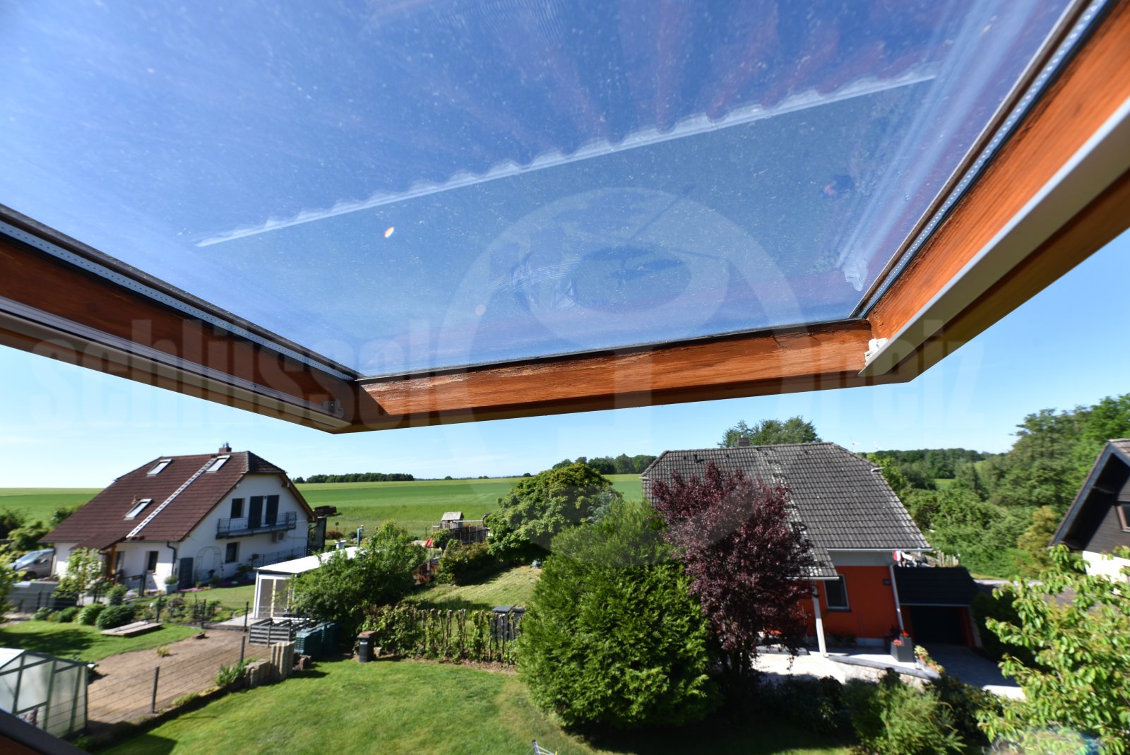 Panorama-Ausblick Kinderzimmer mit Fernblick über die Landschaft Panorama-Ausblick Kinderzimmer mit Fernblick über die Landschaft