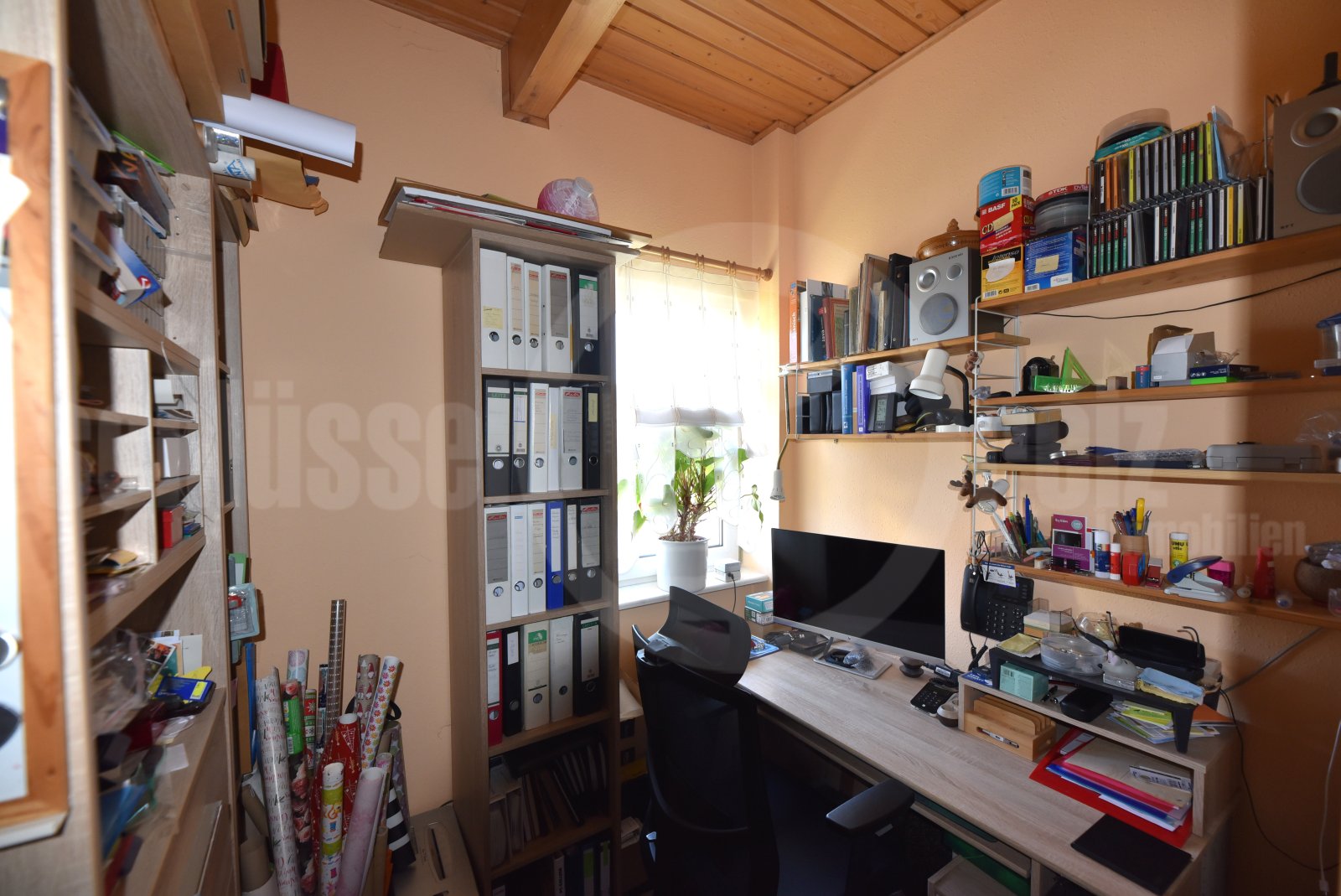 praktisches Arbeitszimmer mit Fenster, EG praktisches Arbeitszimmer mit Fenster, EG