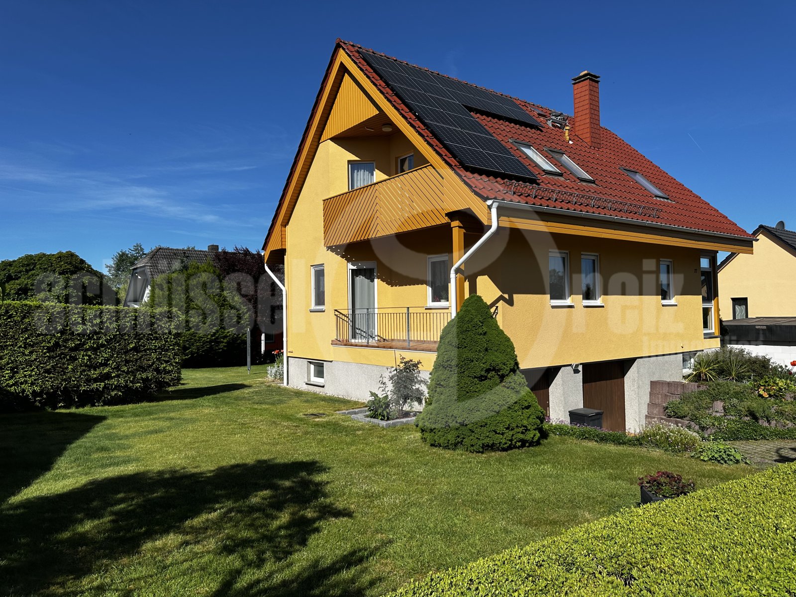 Modernes Einfamilienhaus mit Solaranlage und gepflegtem Gartengrundstück Modernes Einfamilienhaus mit Solaranlage und gepflegtem Gartengrundstück