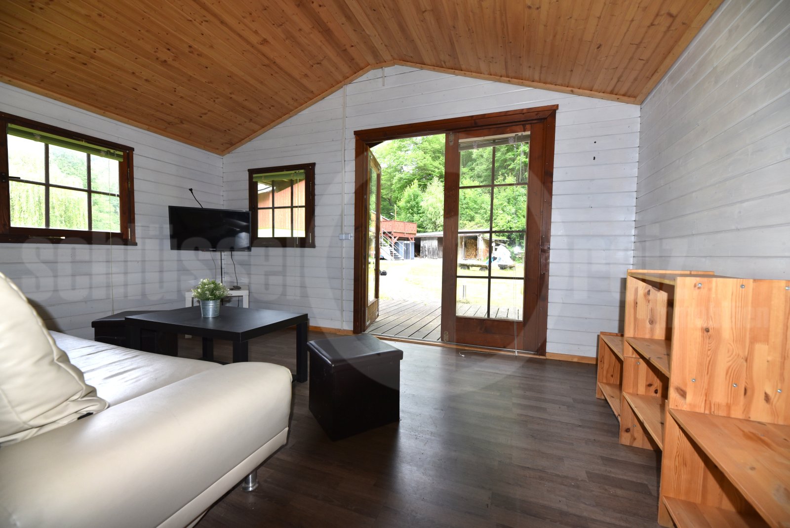 Wohnzimmer - Finnhütte als Aufbettung neben dem Haupthaus Wohnzimmer - Finnhütte als Aufbettung neben dem Haupthaus