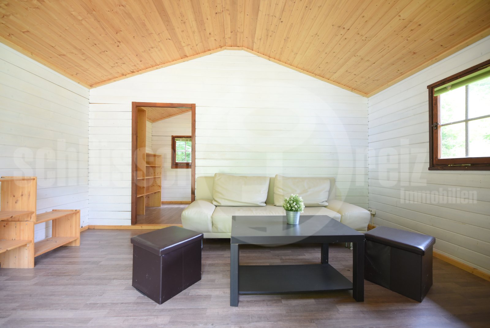 Wohnzimmer - Finnhütte als Aufbettung neben dem Haupthaus Wohnzimmer - Finnhütte als Aufbettung neben dem Haupthaus