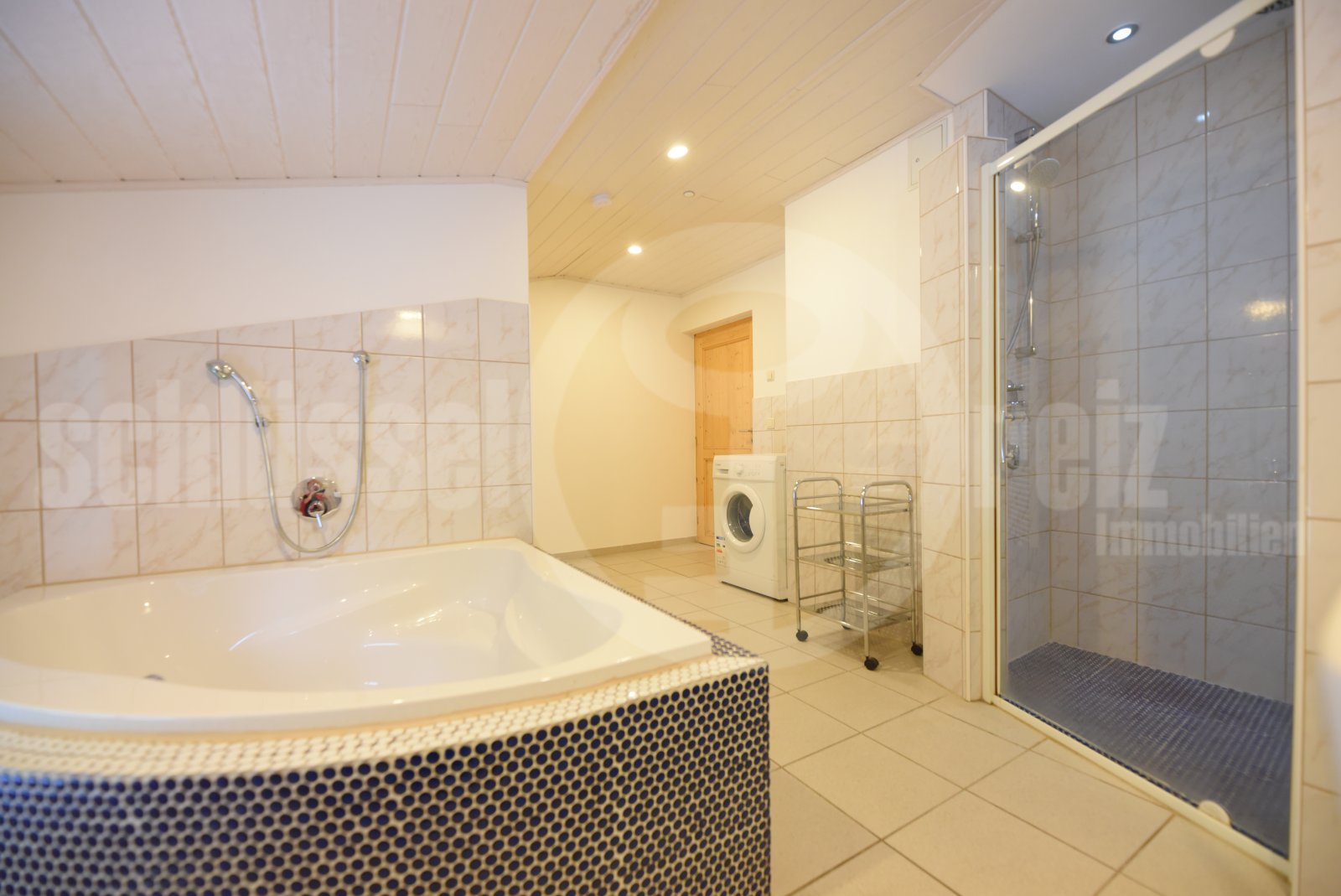 Dusch- und Wannenbad - Ferienwohnung 3 Dusch- und Wannenbad - Ferienwohnung 3