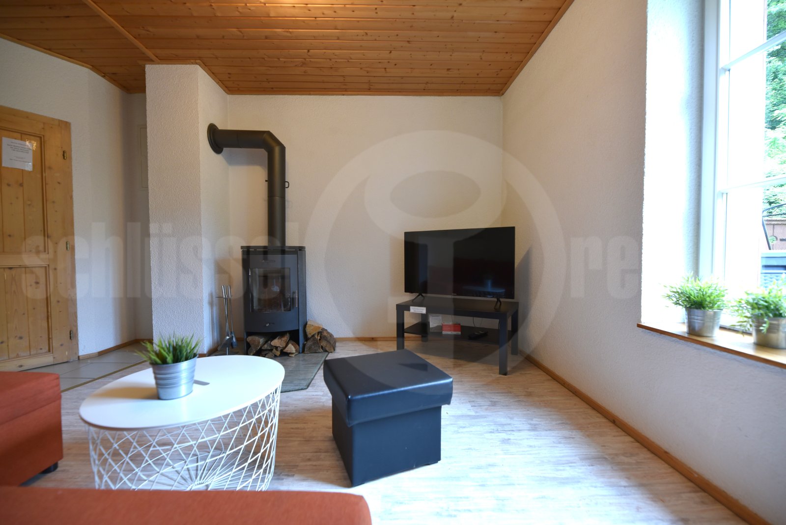 Wohnzimmer mit Kamin - Ferienwohnung 2 Wohnzimmer mit Kamin - Ferienwohnung 2