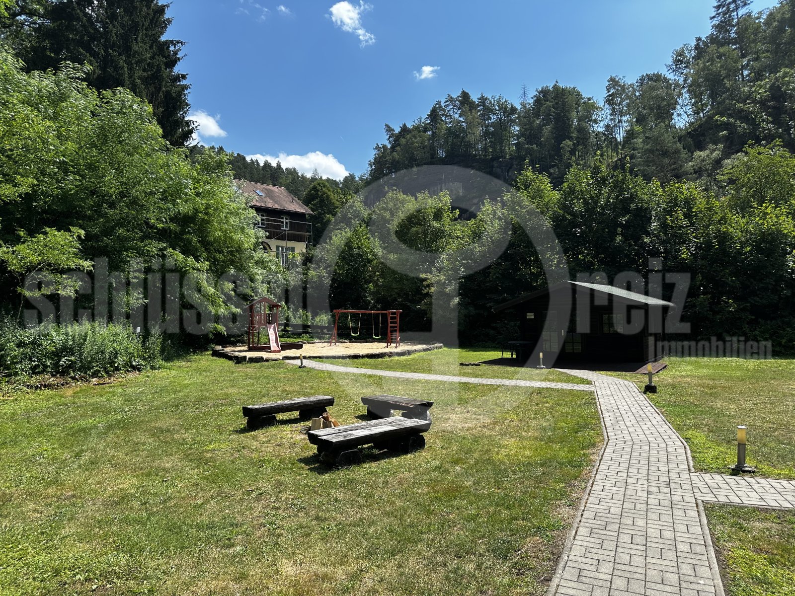 Spielplatz / Finnhütte / Lagerfeuerplatz / Grundstück Spielplatz / Finnhütte / Lagerfeuerplatz / Grundstück