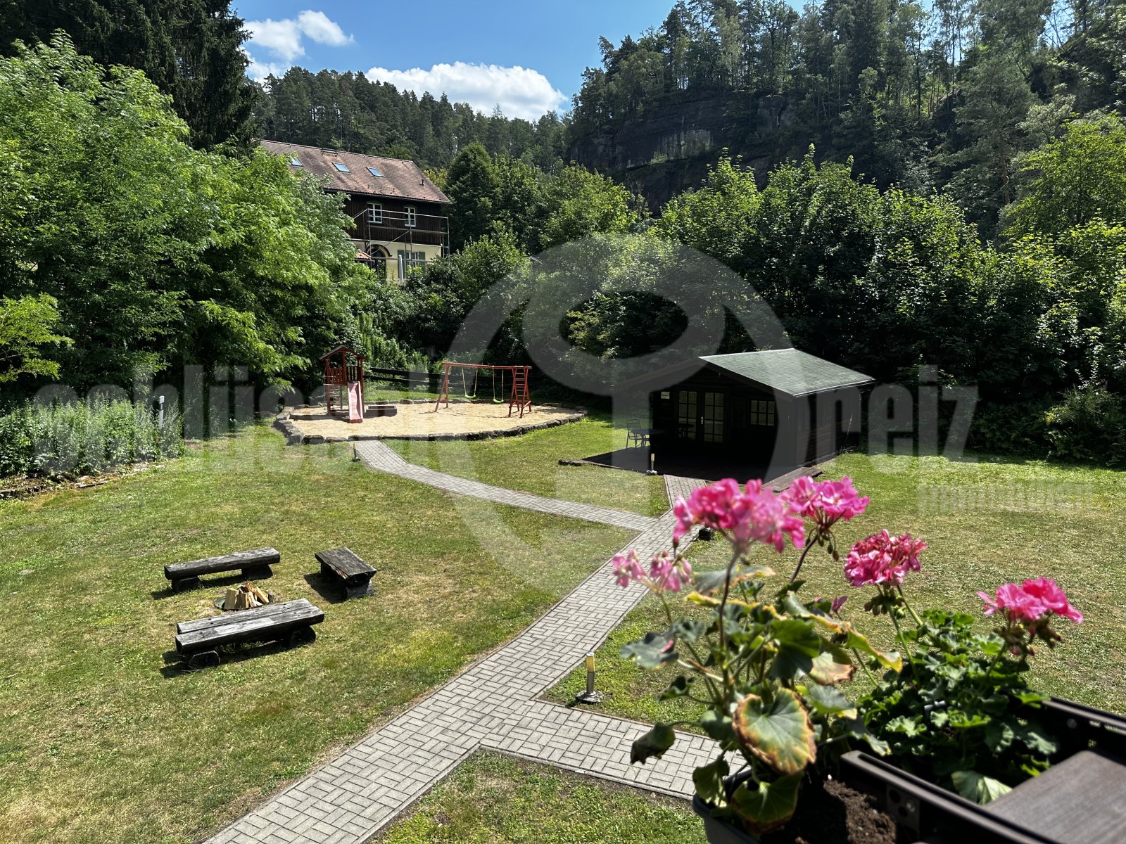 Spielplatz / Finnhütte / Lagerfeuerplatz / Grundstück Spielplatz / Finnhütte / Lagerfeuerplatz / Grundstück