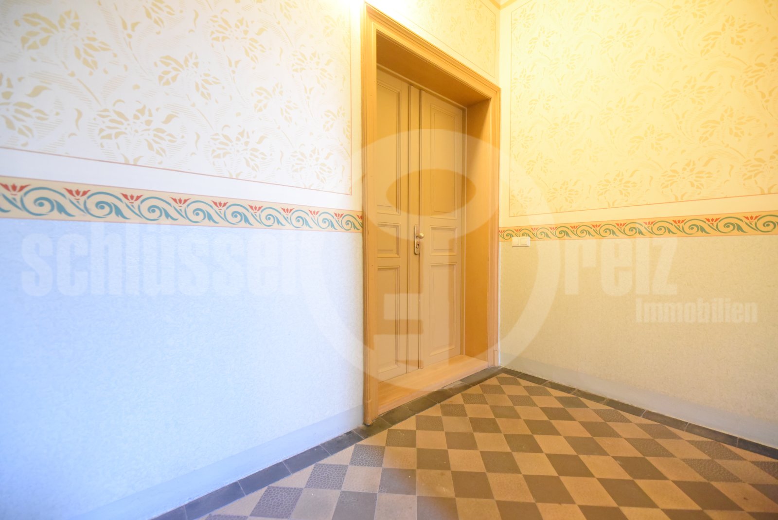 Zweiter Zugang über Treppenhaus Zweiter Zugang über Treppenhaus